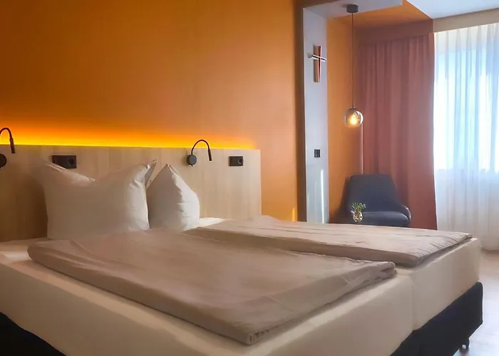 Heinrich Pesch Hotel